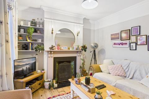 3 bedroom terraced house to rent, Primrose Road - Whole