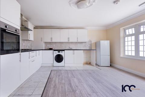 4 bedroom semi-detached house to rent, Belmont Avenue, Upminster