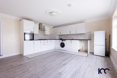 4 bedroom semi-detached house to rent, Belmont Avenue, Upminster