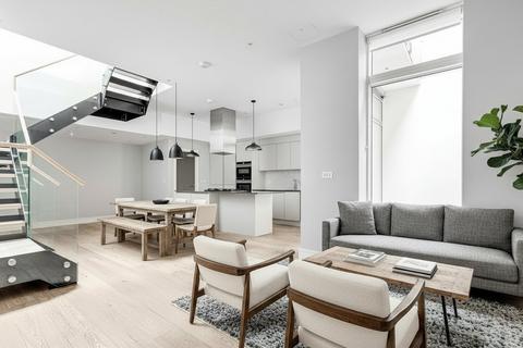 3 bedroom house for sale, Avery Walk, London, SW11