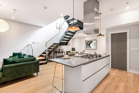3 bedroom house for sale, Avery Walk, London, SW11