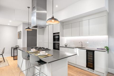 3 bedroom house for sale, Avery Walk, London, SW11