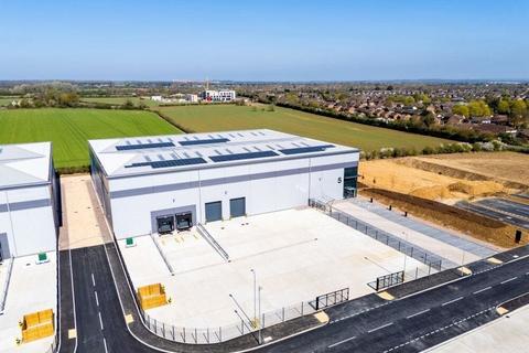 Warehouse to rent, Unit 4 Cabot Park, Empire Rd Bicester OX26 2GE