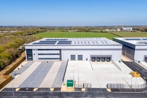 Warehouse to rent, Unit 4 Cabot Park, Empire Rd Bicester OX26 2GE