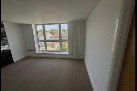 3 bedroom flat to rent, Wilson Gardens, Harrow HA1