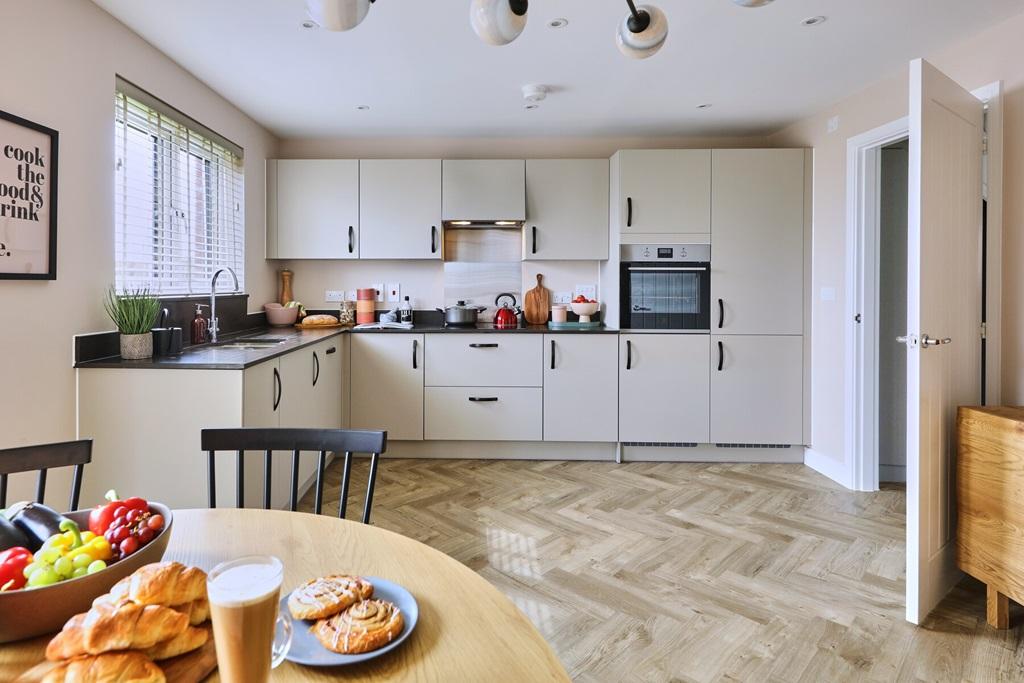 Boasting a bright and spacious kitchen/diner...