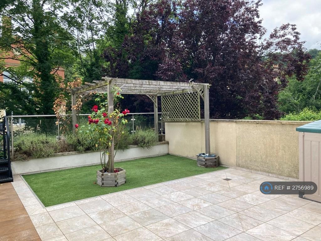 Terrace On The River Avon