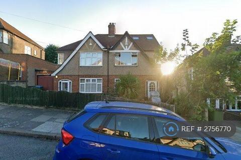 1 bedroom in a house share to rent, Brinklow Crescent, London, SE18