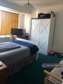 1 bedroom in a house share to rent, Brinklow Crescent, London, SE18