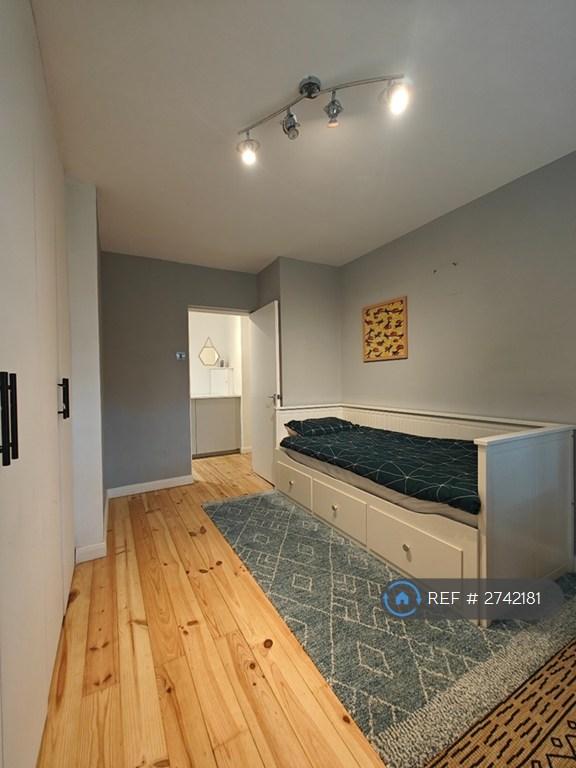 Bedroom (Master)
