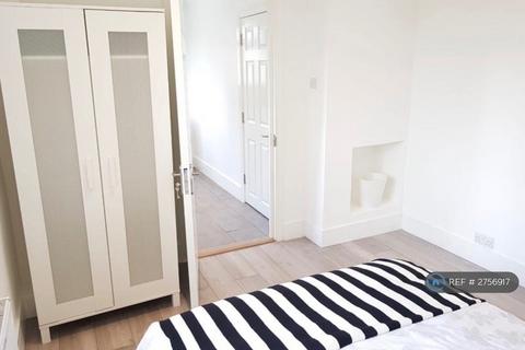 1 bedroom in a house share to rent, Sutherland Road, Belvedere, DA17
