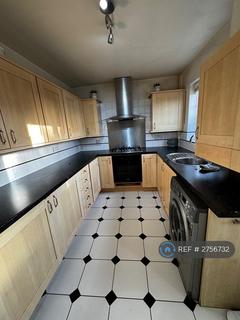 2 bedroom semi-detached house to rent, Old Lane, Chadderton, Oldham, OL9