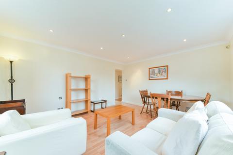 2 bedroom flat to rent, Mayford Close, SW12