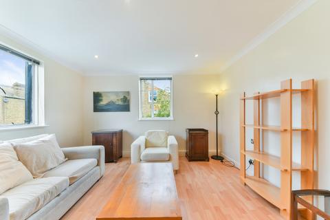 2 bedroom flat to rent, Mayford Close, SW12