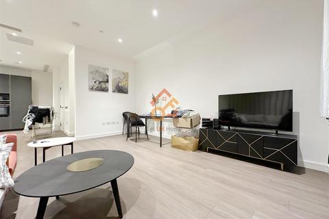 1 bedroom in a house share to rent, House Share-Leamore Street, London, W6