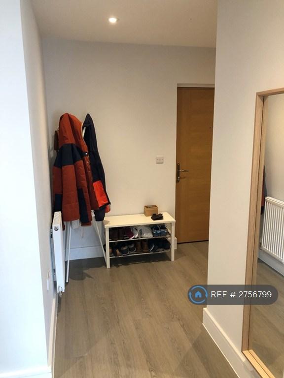 Entrance With Washer/Dryer Cupboard