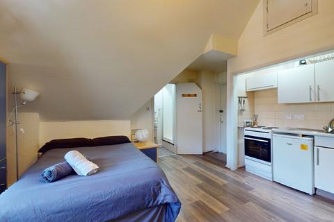 Studio to rent, Park Avenue