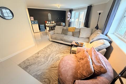 3 bedroom flat for sale, Caspian Way, Purfleet on Thames