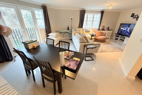 3 bedroom flat for sale, Caspian Way, Purfleet on Thames