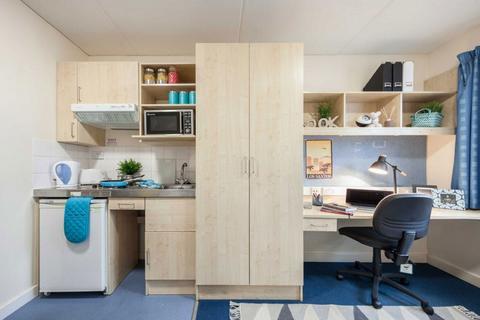 Studio to rent, Creek Road