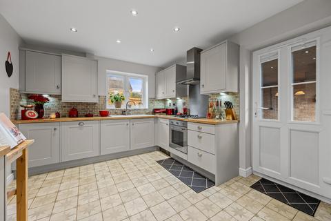4 bedroom detached house for sale, Wychewood Close, Little Stanion, NN18