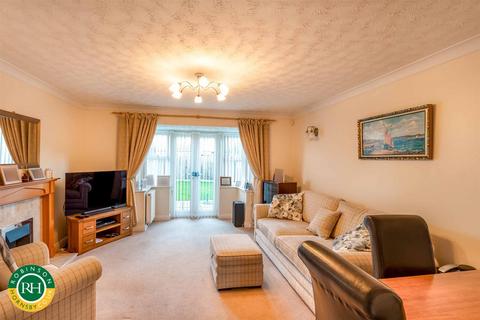 3 bedroom townhouse for sale, Coniston Drive, Doncaster