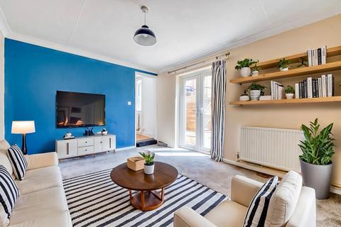 3 bedroom maisonette to rent, Mere Street, Diss