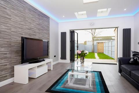 1 bedroom in a house share to rent, Rose Avenue, CR4 3JS