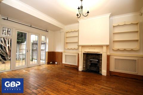 4 bedroom end of terrace house to rent, Kenwood Gardens, Ilford, IG2