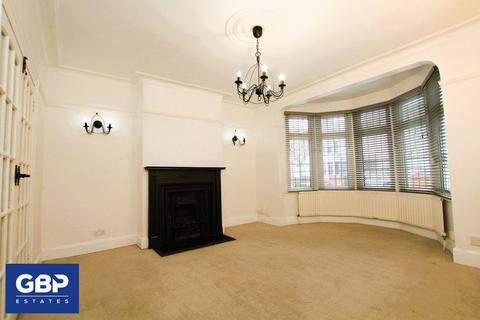 4 bedroom end of terrace house to rent, Kenwood Gardens, Ilford, IG2