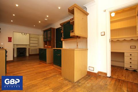 4 bedroom end of terrace house to rent, Kenwood Gardens, Ilford, IG2