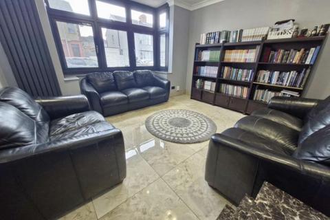 6 bedroom semi-detached house for sale, Fitzroy Avenue, Luton, LU3