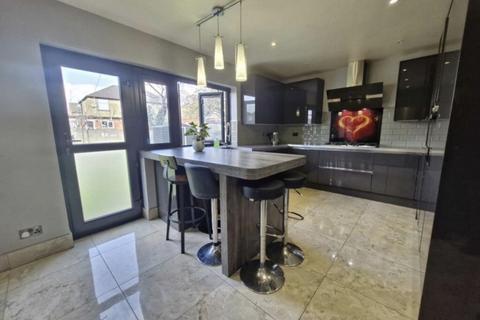 6 bedroom semi-detached house for sale, Fitzroy Avenue, Luton, LU3