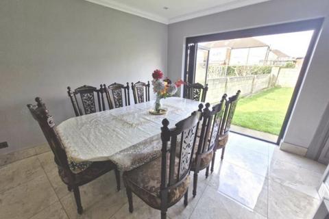 6 bedroom semi-detached house for sale, Fitzroy Avenue, Luton, LU3