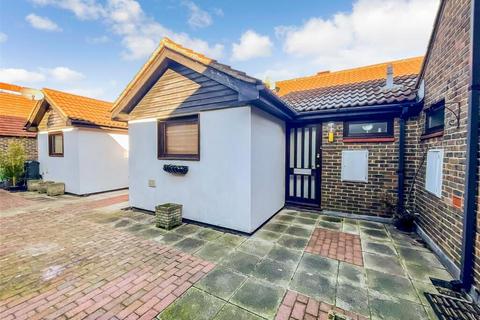 1 bedroom apartment to rent, The Pantiles, CM12