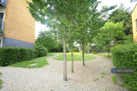 1 bedroom flat to rent, Gateway Court, Ilford, IG2