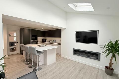 3 bedroom semi-detached house for sale, Alston Close, Hazel Grove