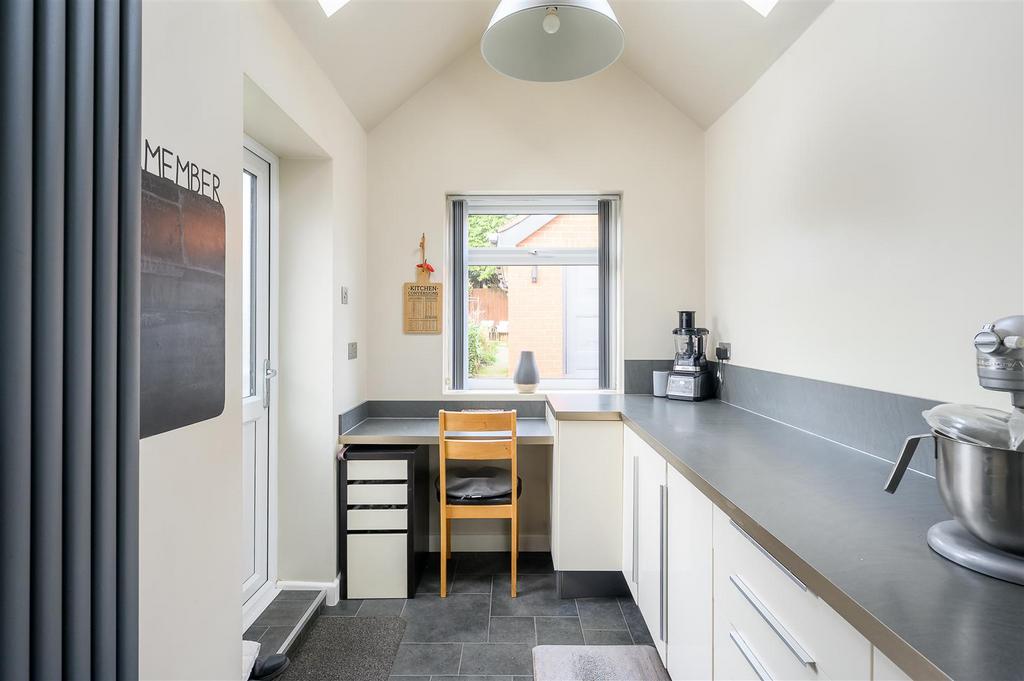Kitchen/utility