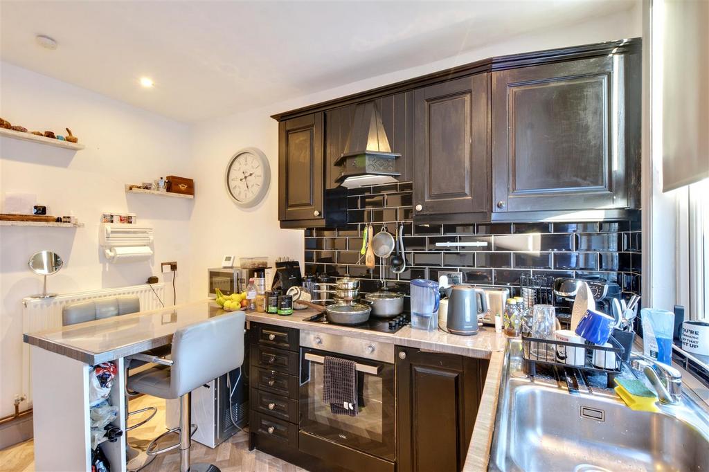 Kitchen 2.jpeg