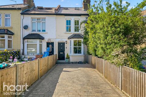 2 bedroom terraced house for sale, Avenue Road, London