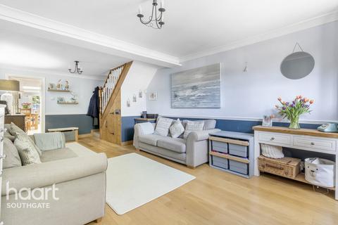 2 bedroom terraced house for sale, Avenue Road, London