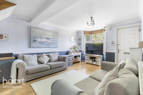 2 bedroom terraced house for sale, Avenue Road, London