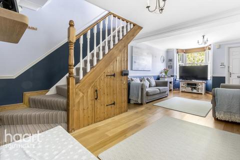 2 bedroom terraced house for sale, Avenue Road, London