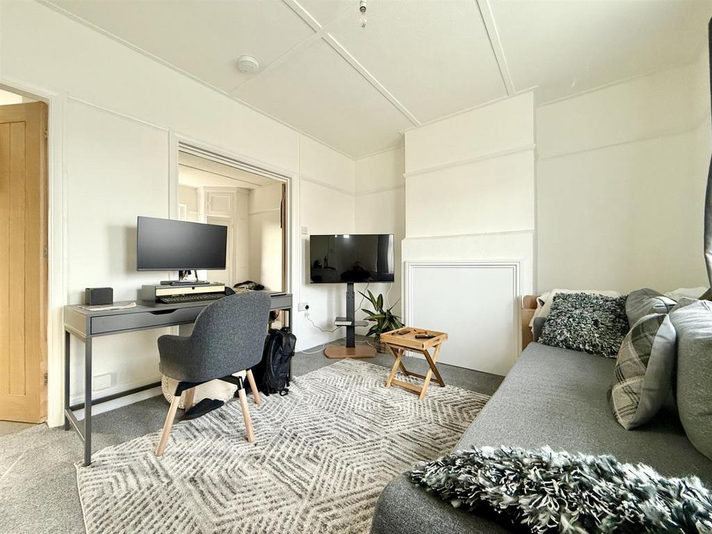 Lounge1.jpg