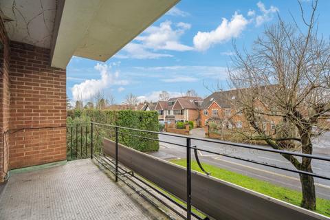 3 bedroom flat for sale, Penn Road, Beaconsfield HP9