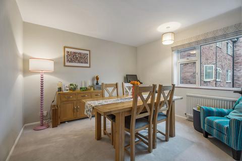 3 bedroom flat for sale, Penn Road, Beaconsfield HP9