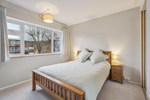 3 bedroom flat for sale, Penn Road, Beaconsfield HP9