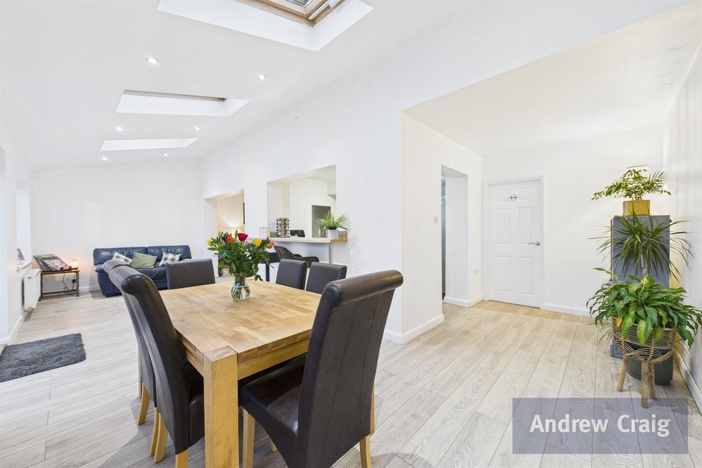 Living/Dining Area