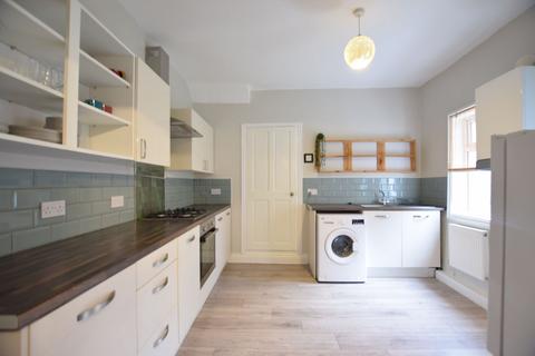 2 bedroom flat to rent, Windsor Avenue, Gateshead, NE8