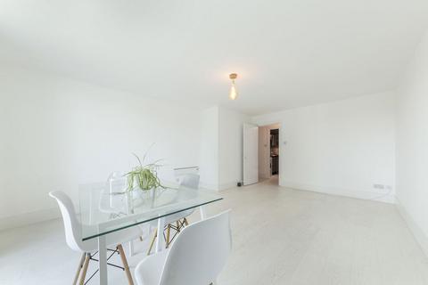 2 bedroom flat to rent, St. George Wharf, London SW8